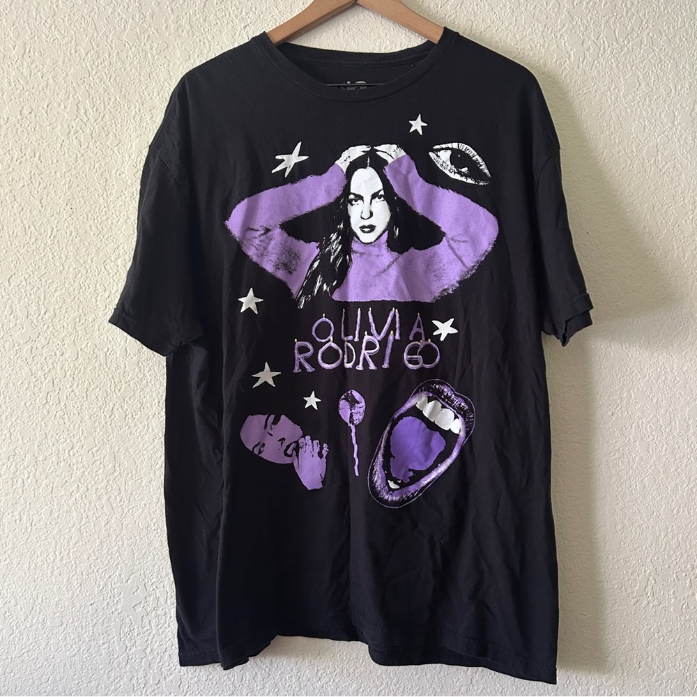 🌷Olivia Rodrigo Black and Purple Graphic T-Shirt